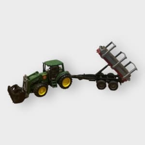 Tracteur John Deere 6920 Bruder avec remorque basculante et 3 rondins